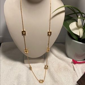 🌟🌟NWT beautiful hole punch spade Gold necklace